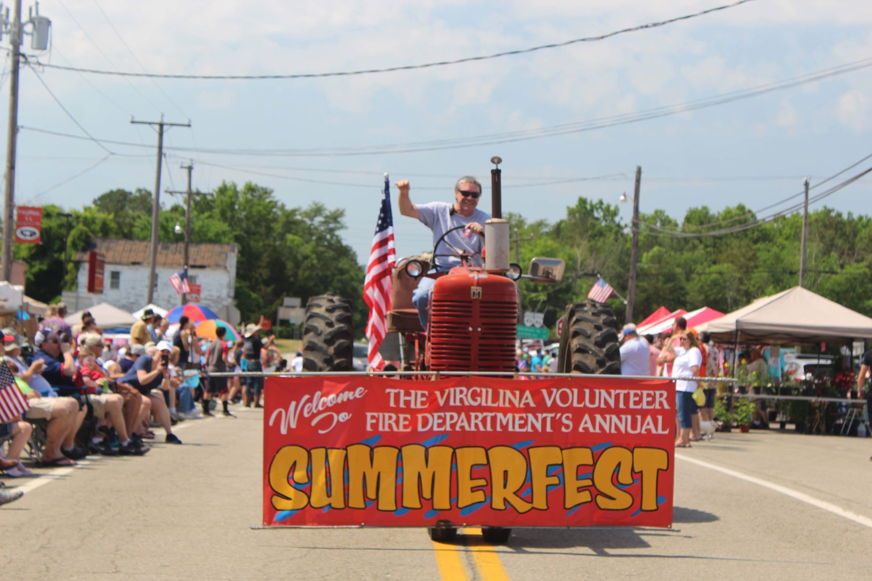 Start of parade Carl Smith.jpg